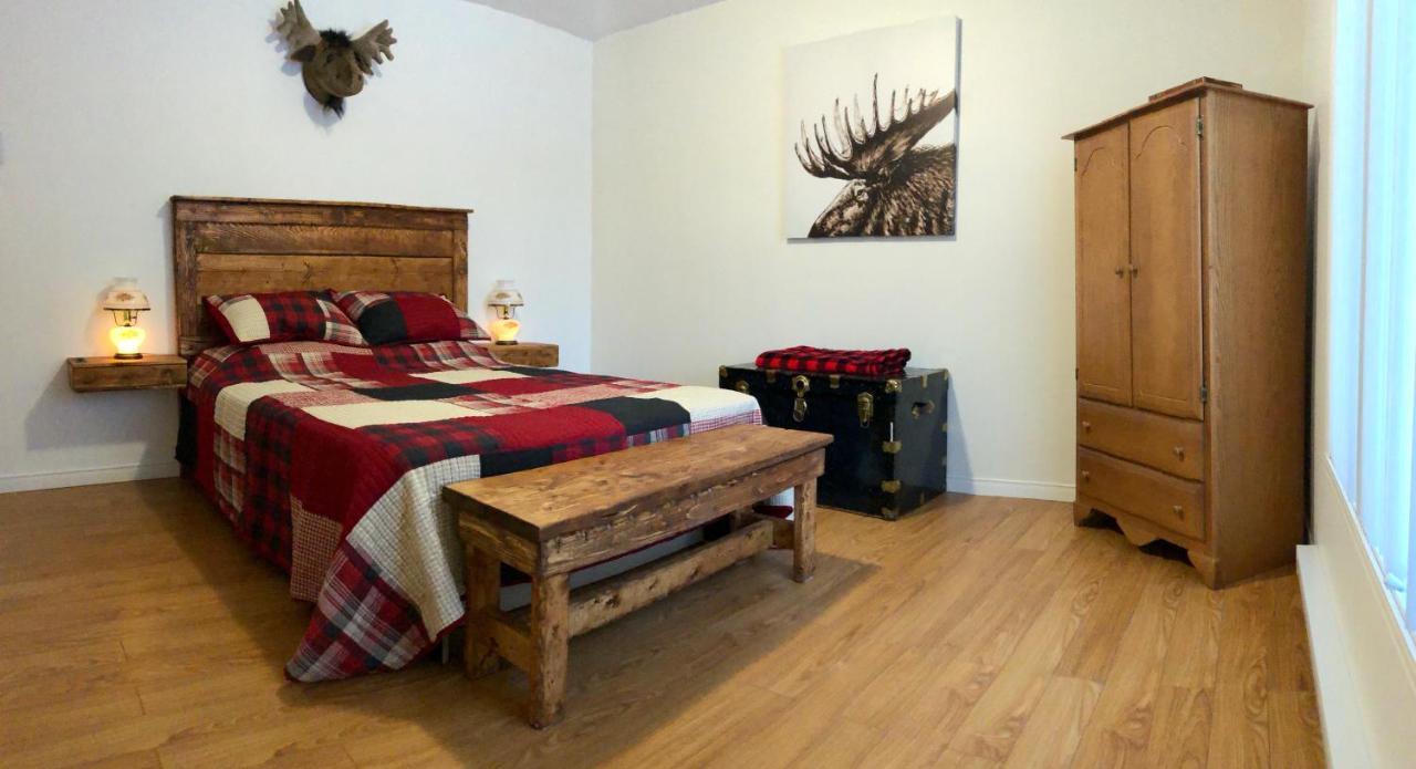 Le Chalet De Claude, Au Pied Des Monts-Valin Saint-David-de-Falardeau ภายนอก รูปภาพ