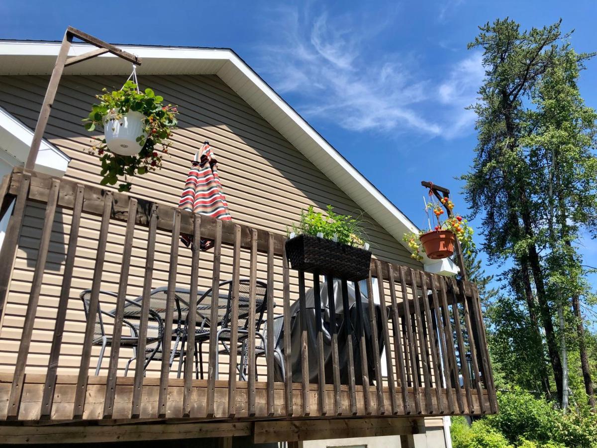 Le Chalet De Claude, Au Pied Des Monts-Valin Saint-David-de-Falardeau ภายนอก รูปภาพ